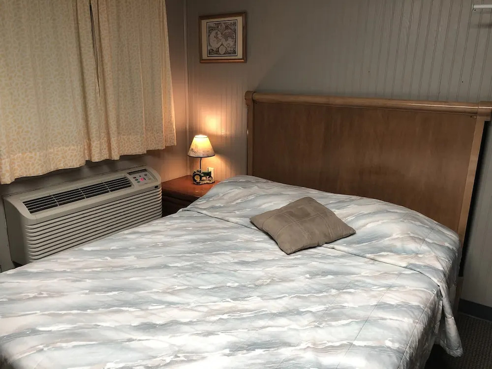 Town N' Country Motel and Shuttle