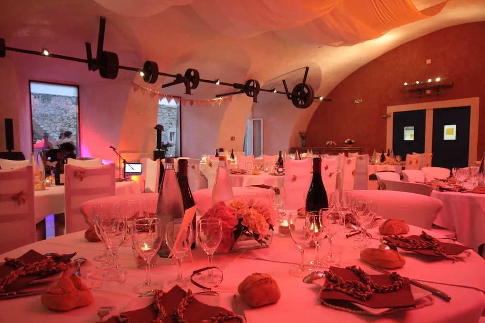 Logis Hôtel Restaurant Le Domaine de lEau Vive