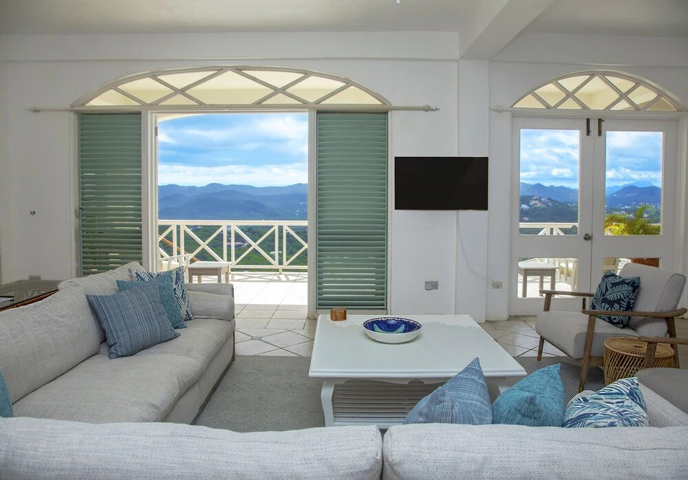 Zephyr Hill - 4 bedroom Villa with awe inspiring views 4 Villa by RedAwning