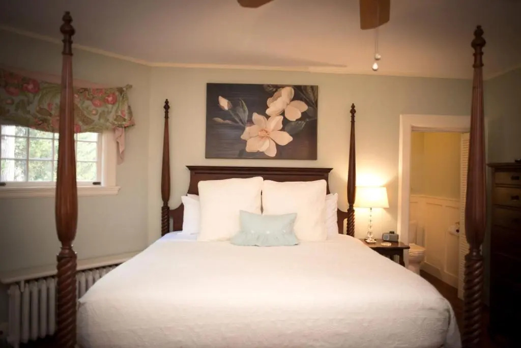 Pinecrest Bed & Breakfast
