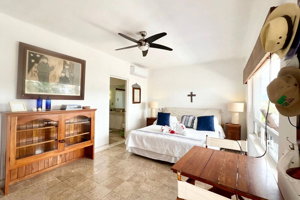 Oceanfront Villa w Private Jacuzzi & Club Access