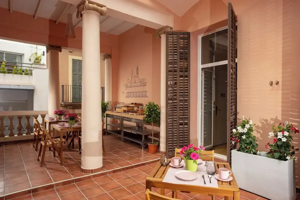 Antonios Hostal