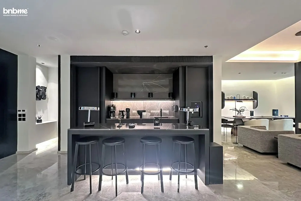 bnbmehomes -2BR with Cinema Room- R42B4