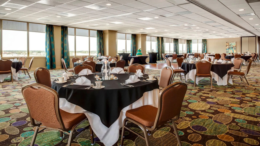 Holiday Inn Hotel & Suites Overland Park-West by IHG