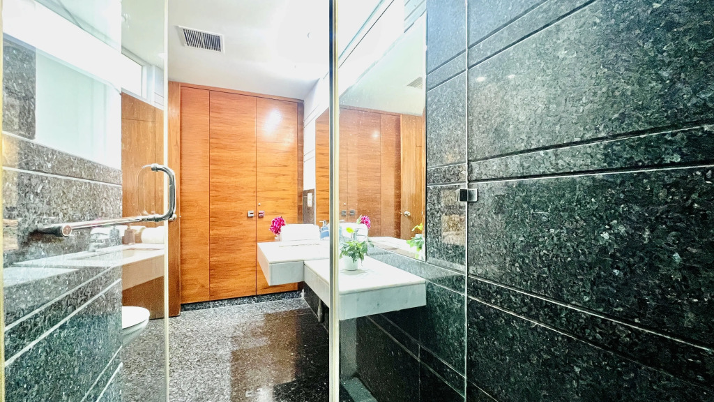 Bluo Modern 3Bhk M Block - Balcony, Parking