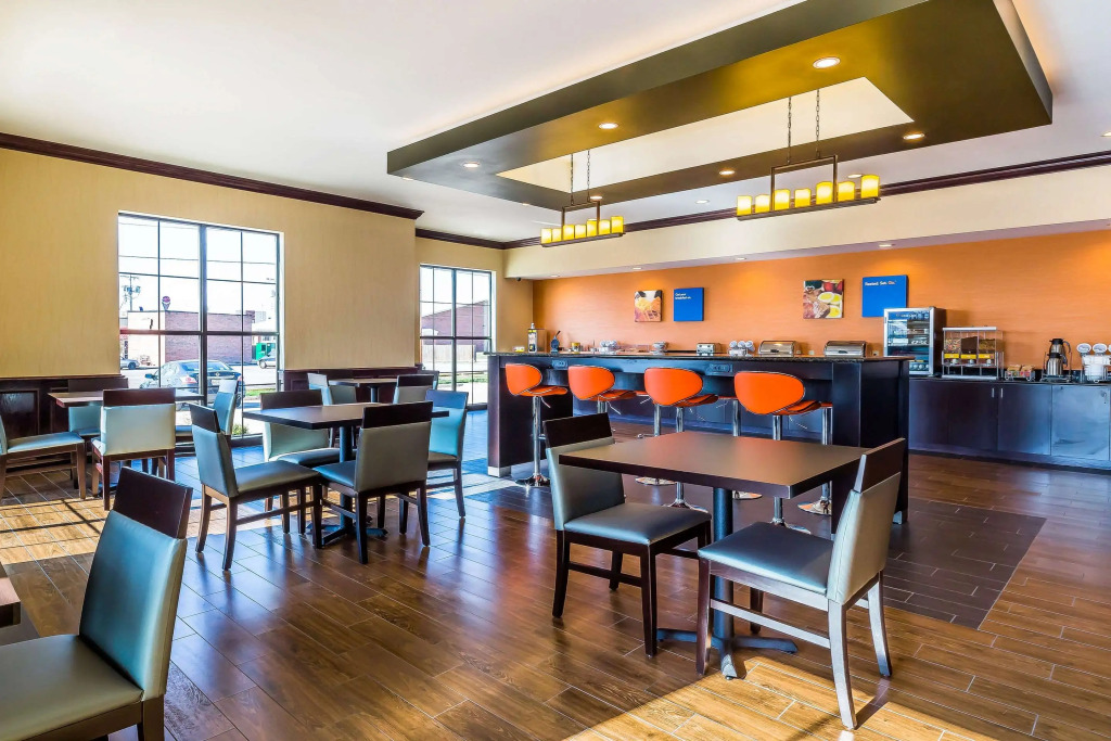 Comfort Inn & Suites Moore - Oklahoma City