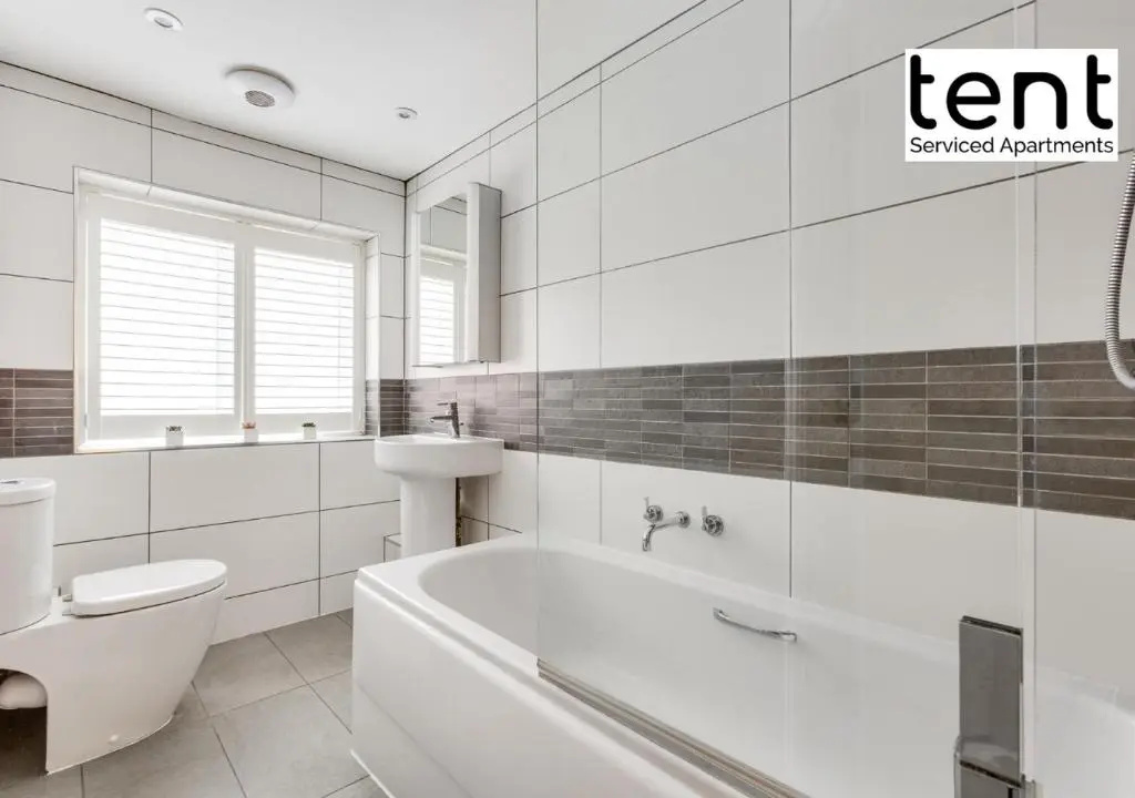 COZY 2 BED Apt Steps to town centre by Tent Serviced Apartments Egham with Free Parking and Wifi