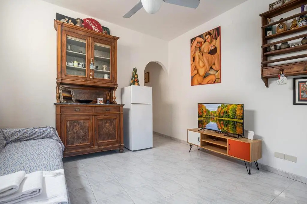 Deiva Marina Central Flat 300 mt from the Station