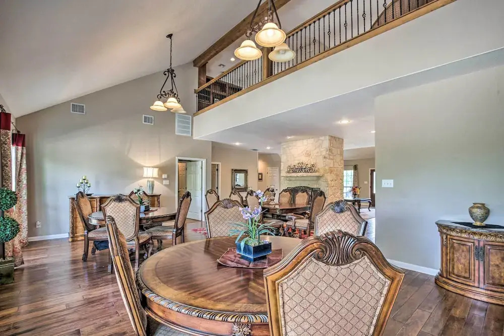 Luxury San Antonio Retreat: 110-acre Private Ranch