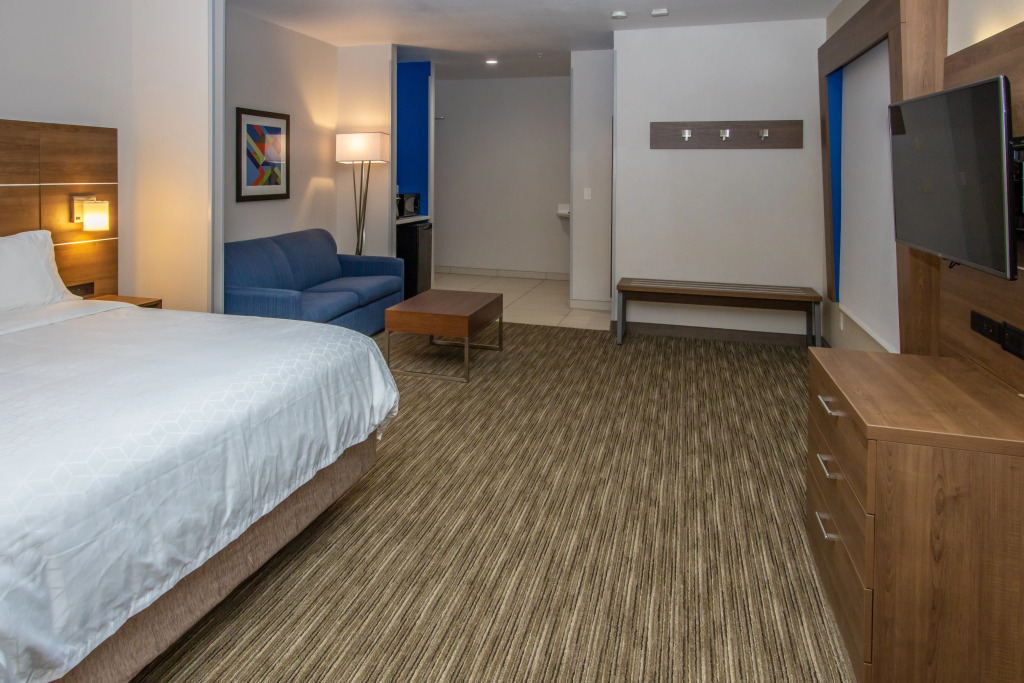 Holiday Inn Express Hotel & Suites Roseville - Galleria Area by IHG