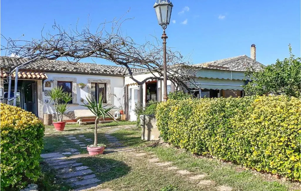 Cozy Home In Arenella With Swimming Pool