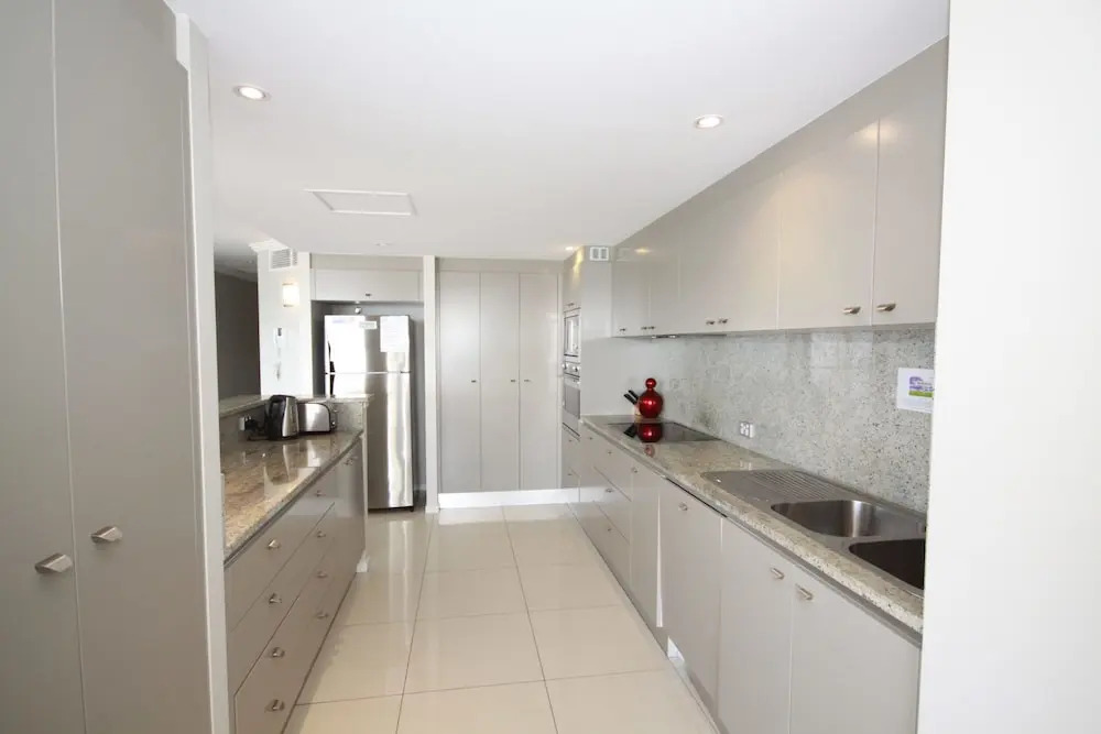 Oasis, Unit 11/5 Laman Street