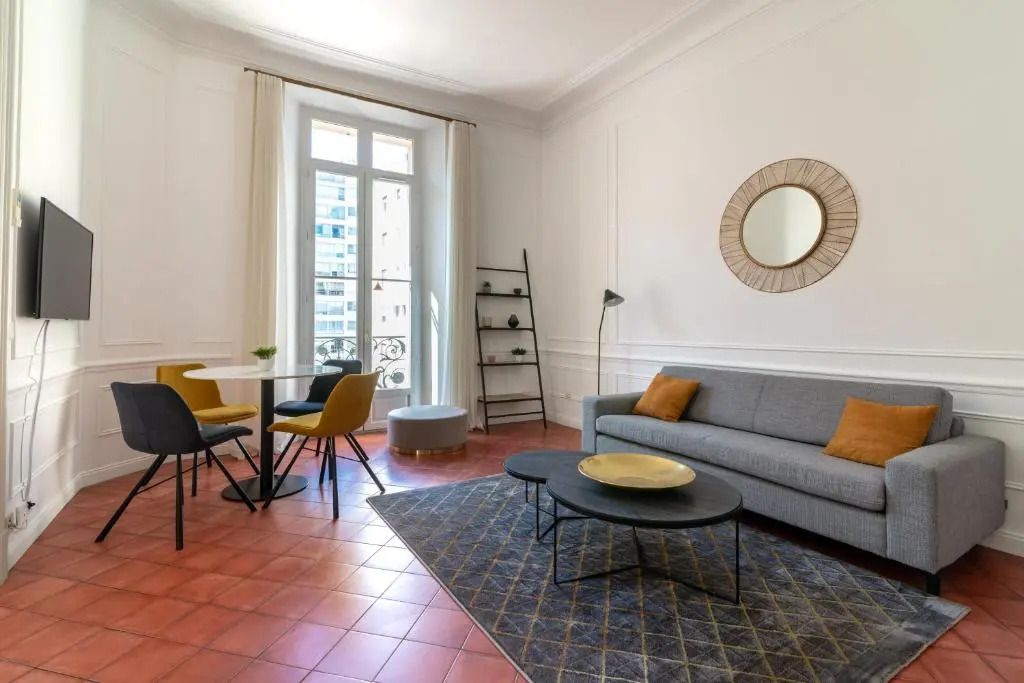 La Guitare 22 - Spacious 1 Br Apartment in the Center of Cannes, Right Behind Grand Hotel