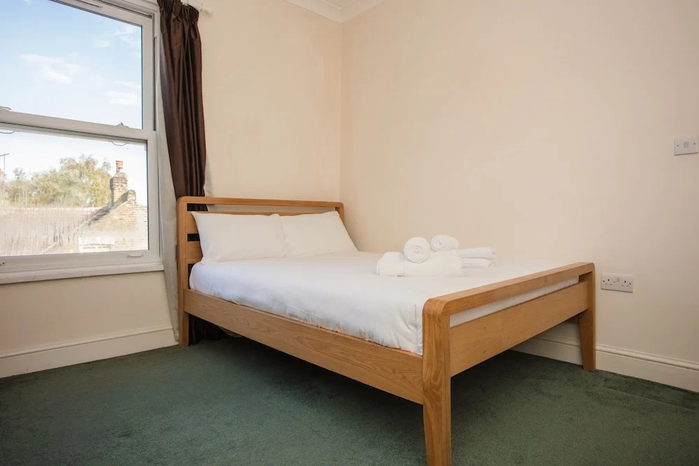 Spacious 4 Bedroom House in South Lambeth