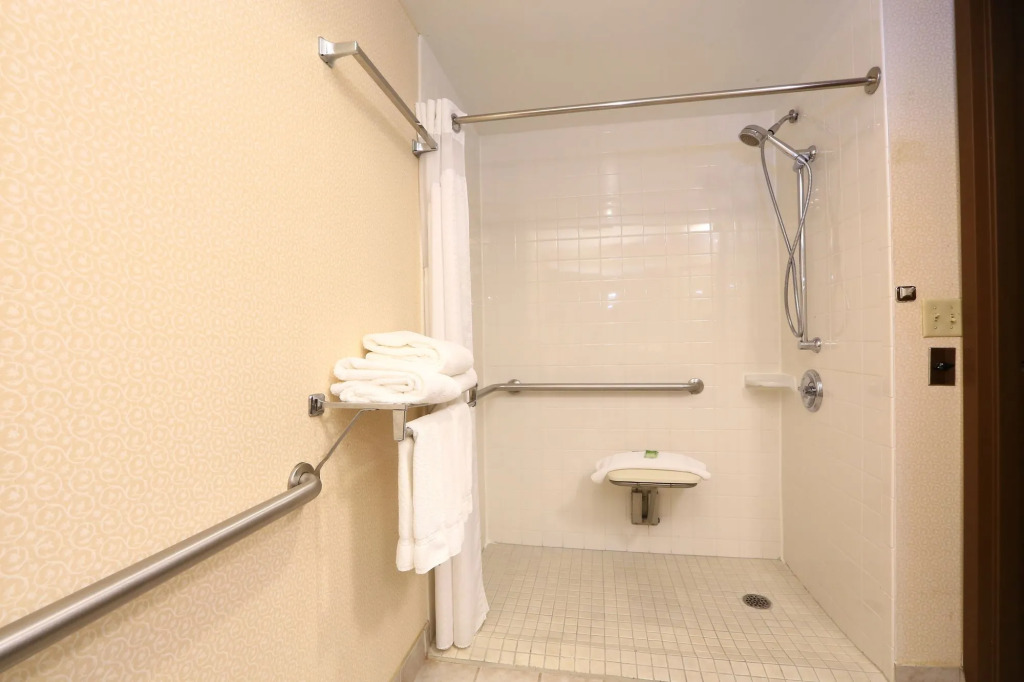 Holiday Inn Express Grand Rapids Airport North by IHG