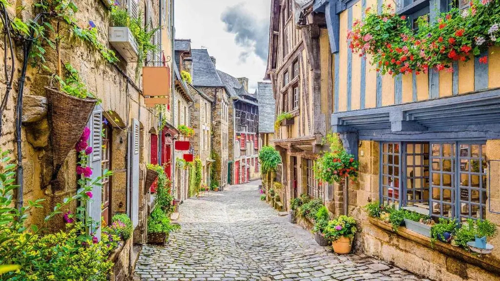 appartement de 50m de dessous de villa confortable et bien équipé terrasse de 40 bien équipé barbecue et planchas parasol wifi gratuit parking gratuit