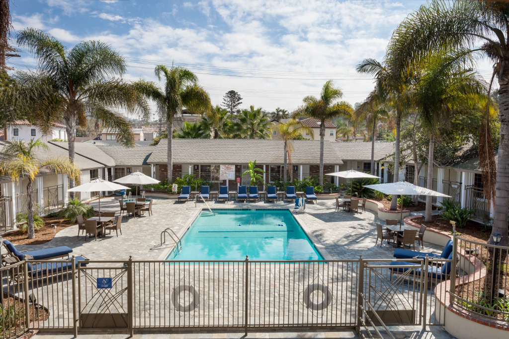 Holiday Inn Express and Suites La Jolla - Windansea Beach, and IHG Hotel