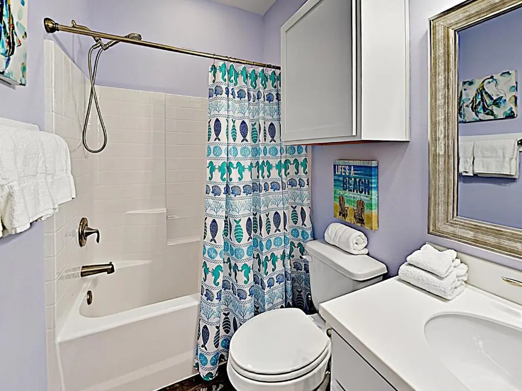 BC207 Beautifully Decorated Townhome, Heated Pool, 1 Minute to Beach