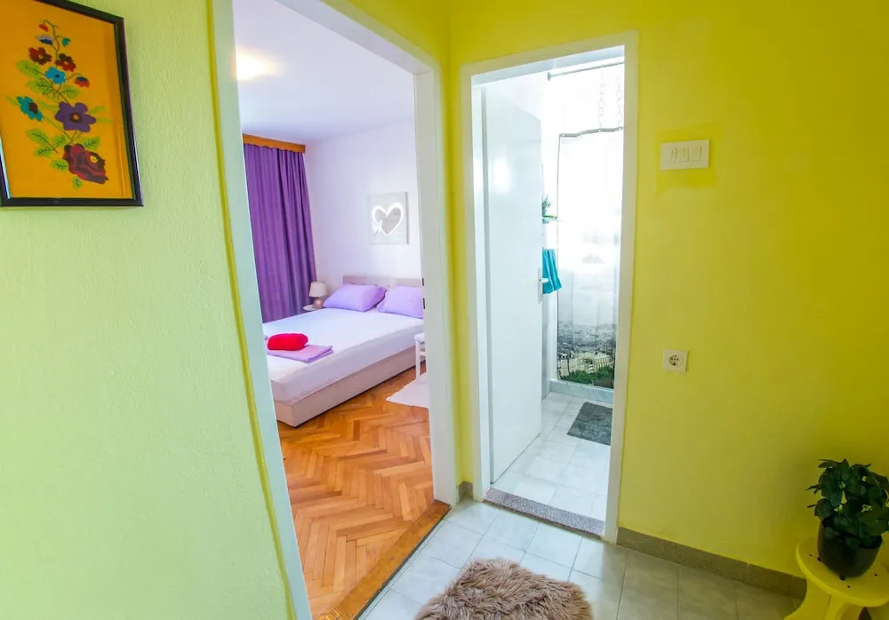 Apartment Rainbow Star