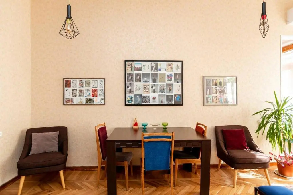 Wehost Cozy and colorful apartment with balcony