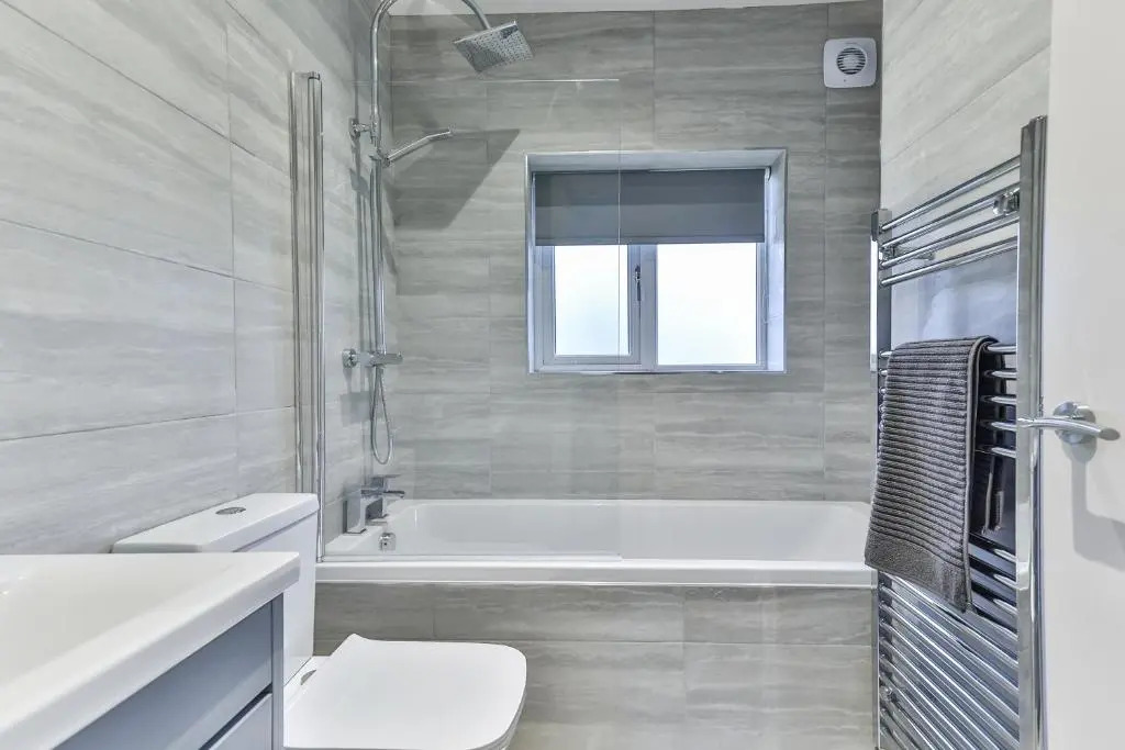 3 Bed Refurbished, Modern House, WiFi, Patio area