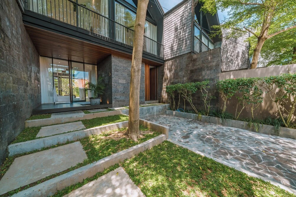 Villa RIZR: Industrial 3BR villa nearby Berawa Beach
