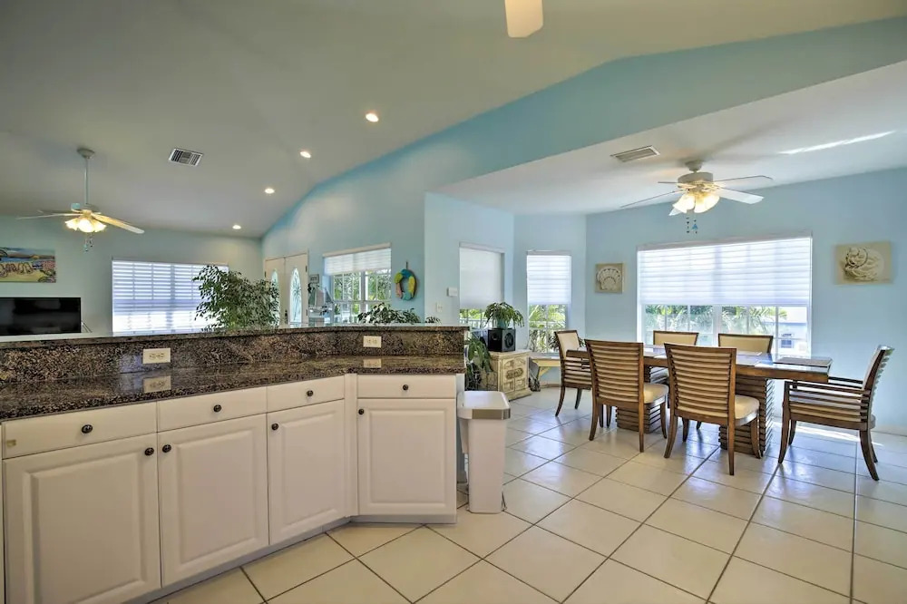 Indian Rocks Beach Oasis - 2 Blocks to Beach!
