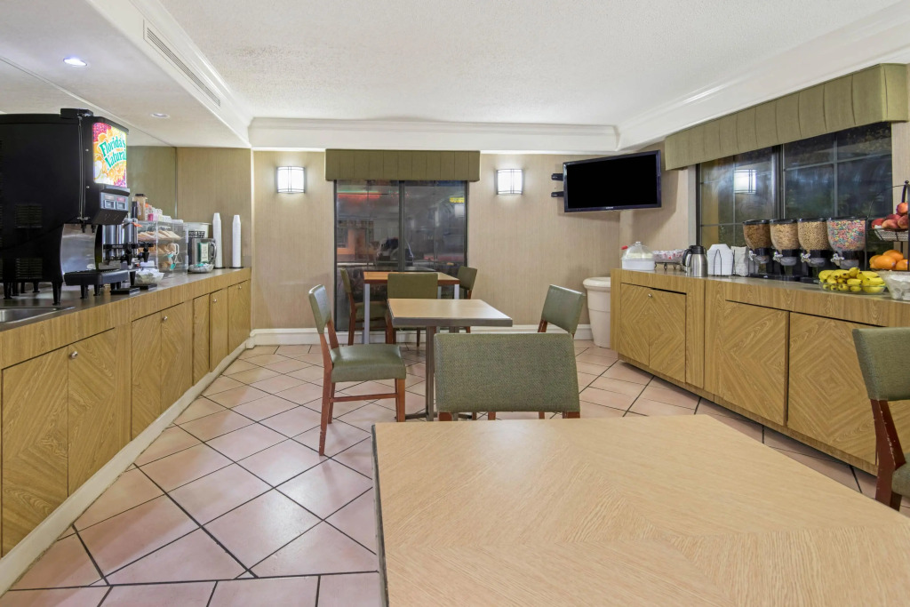 Townhouse Garden Inn & Suites San Antonio I 35