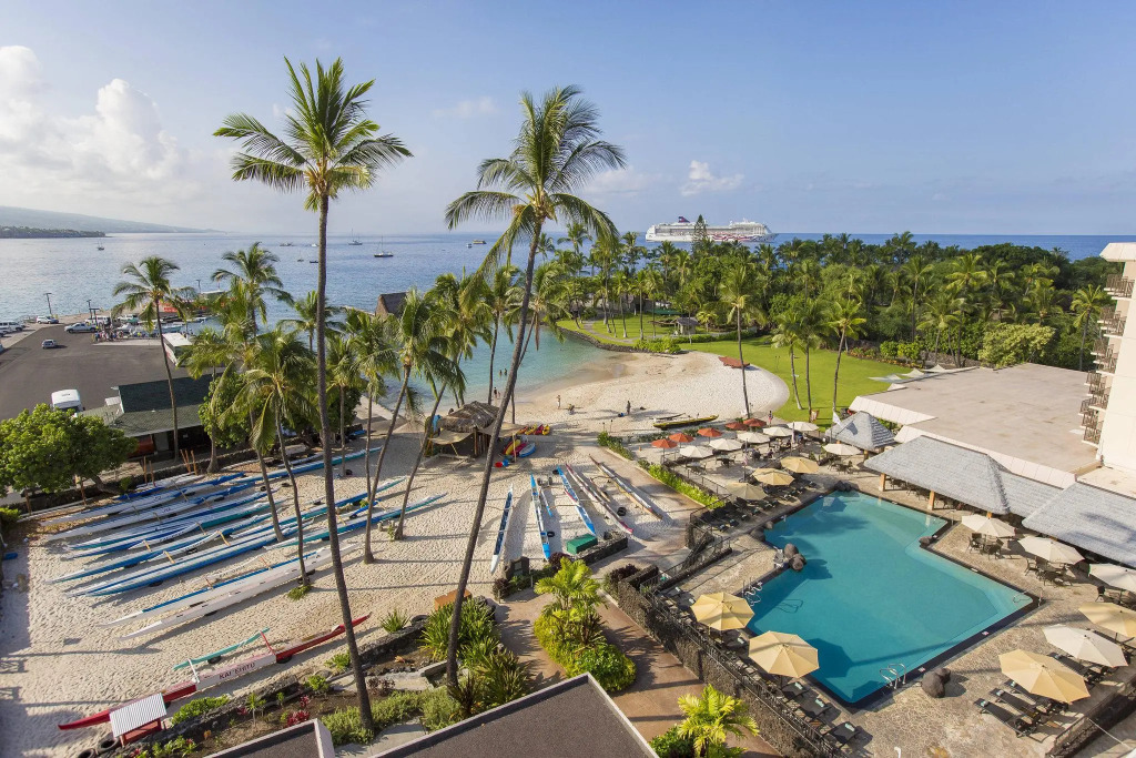 Courtyard by Marriott King Kamehamehas Kona Beach Hotel