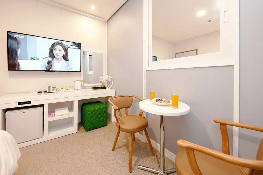 K-Pop Hotel