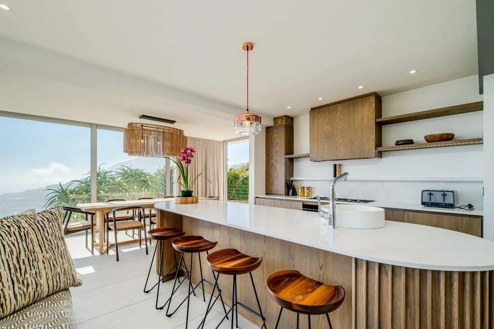 Camps Bay Grace - Villa with pool and ocean views