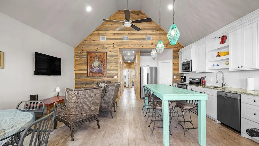 Sleeps 22 3 Homes on the Bay w/ Waterfront Pool + Boat Dock Laguna Village