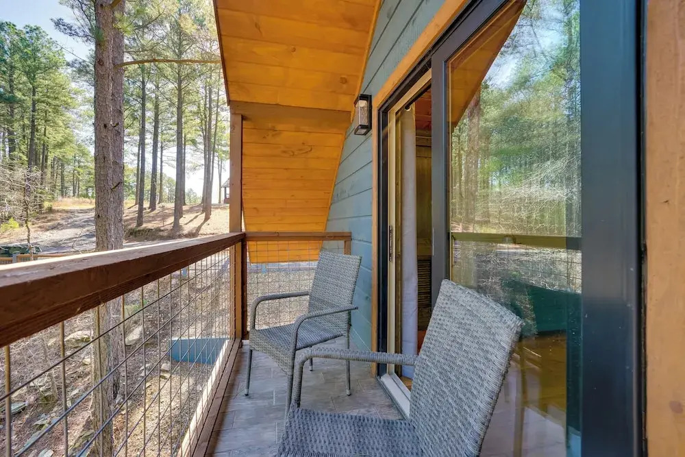 Serene Broken Bow Cabin w/ Hot Tub & Fire Pit
