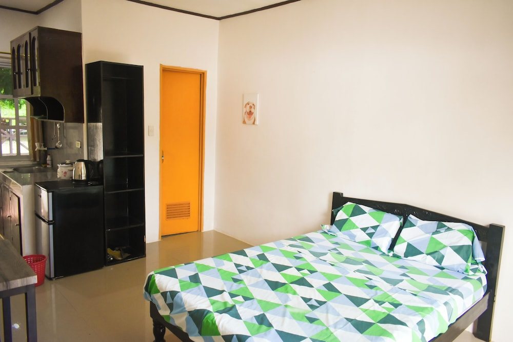 Studio Room With Private Bathroom and Kitchenette