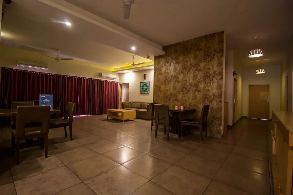 OYO Apartments RK Beach Road
