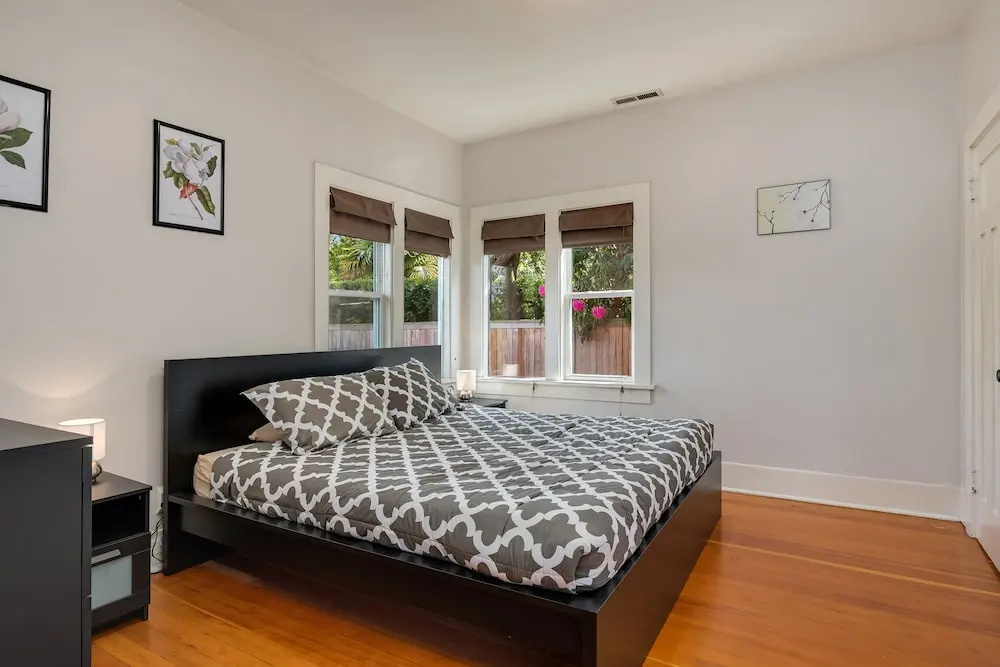 Seattle Vacation Home: Montlake 7 Bedroom