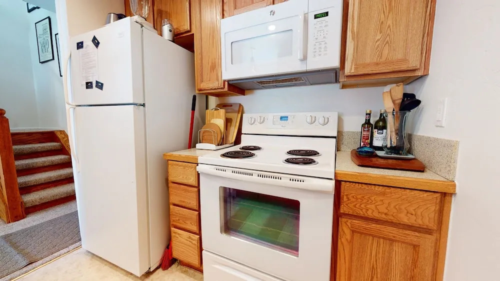 Summit 293 Bright, Spacious with Under Ground Parking, Walk to Eagle Lodge by RedAwning