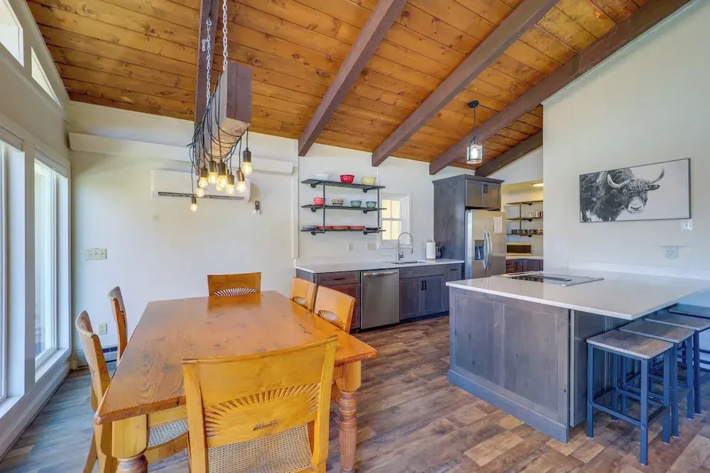 2 Mi to Beech Mtn Resort: Family Home w/ Hot Tub!