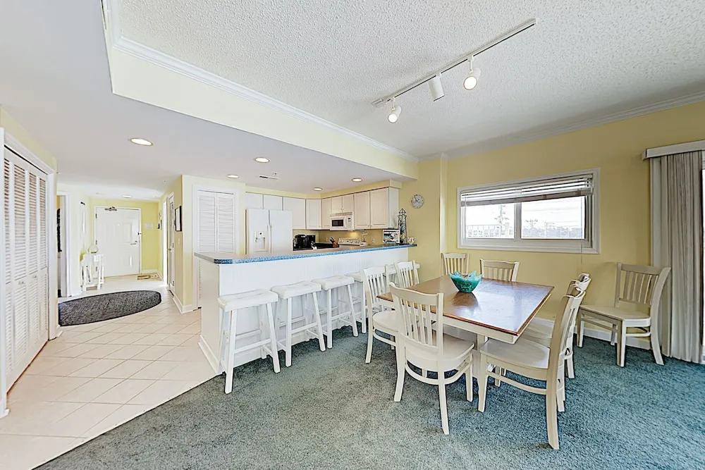 New Listing! Corner-unit W/ Balcony, 300 To Beach 3 Bedroom Condo