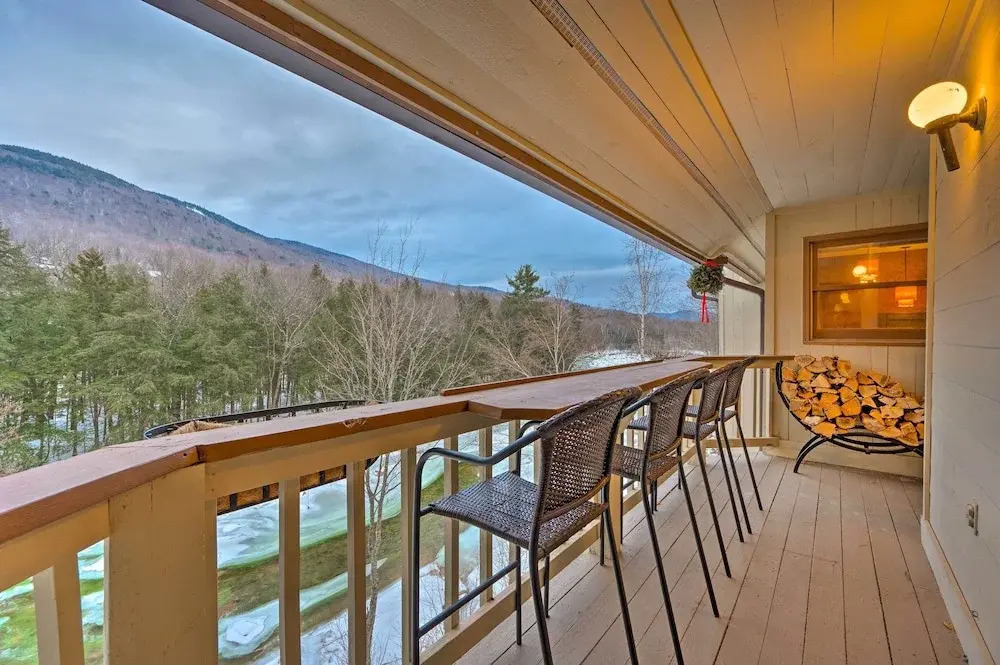 Riverfront Lincoln Condo: 1 Mi to Loon Mountain!