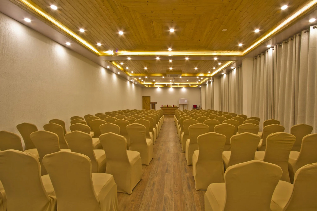 Snow Flakes Resort And Spa Centrally Heated Luxury Resort