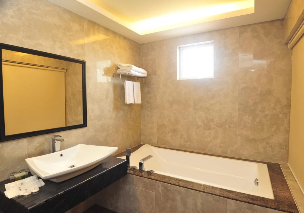 Hallmark Crown Hotel