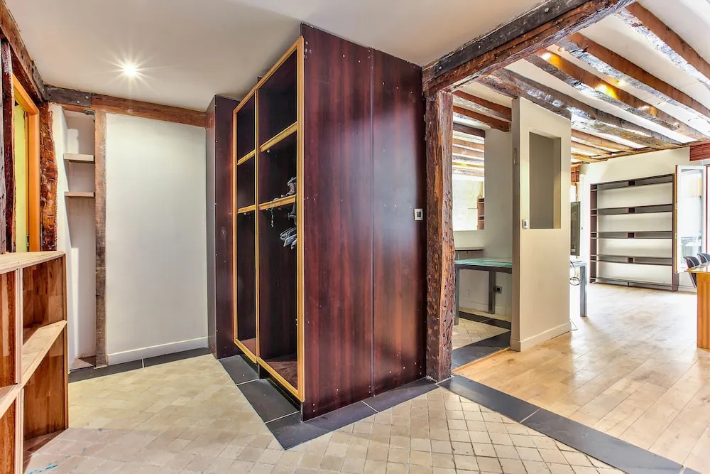 43 - Spacious Parisian Flat of Grands Boulevards