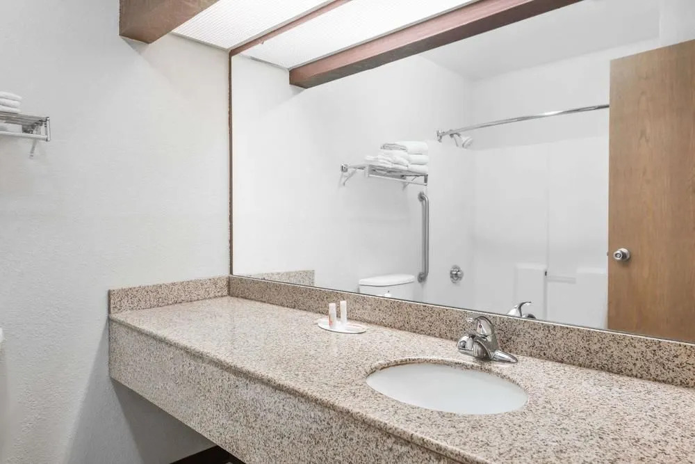 Days Inn & Suites by Wyndham Casey