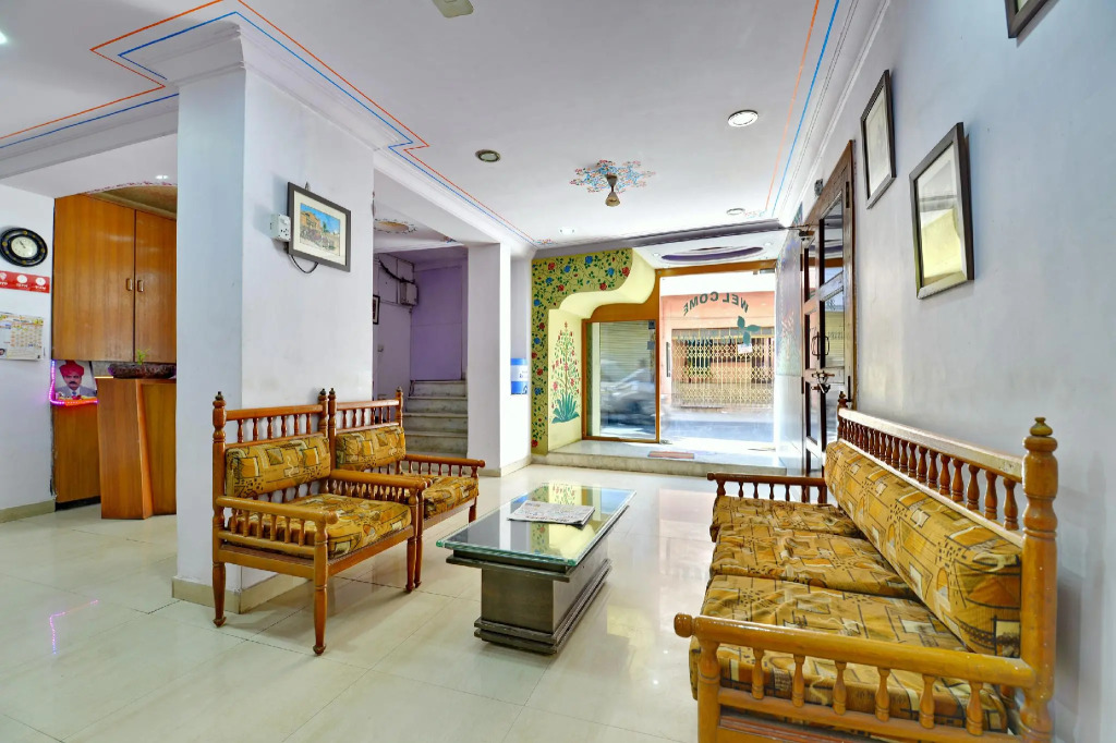 OYO Flagship 2421 Hotel The Ishani