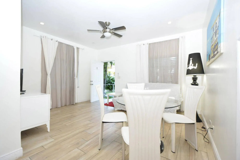 Sunrise Court Apartments