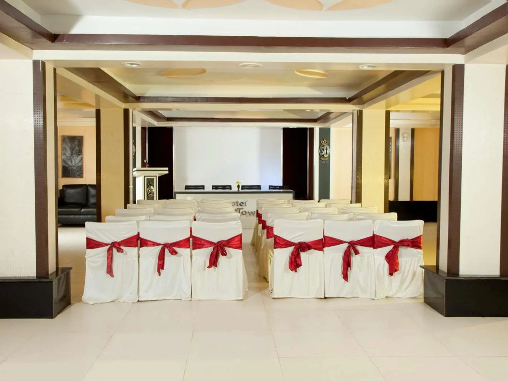 Hotel Sheela Towers