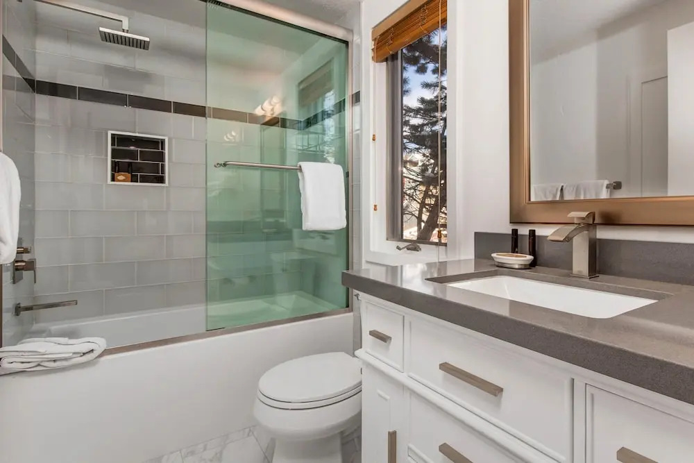 New Listing! Modern Townhome W/ Private Hot Tub 3 Bedroom Townhouse