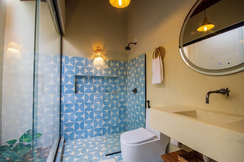 Casa com Piscina e Quadra no Condom nio By Toque