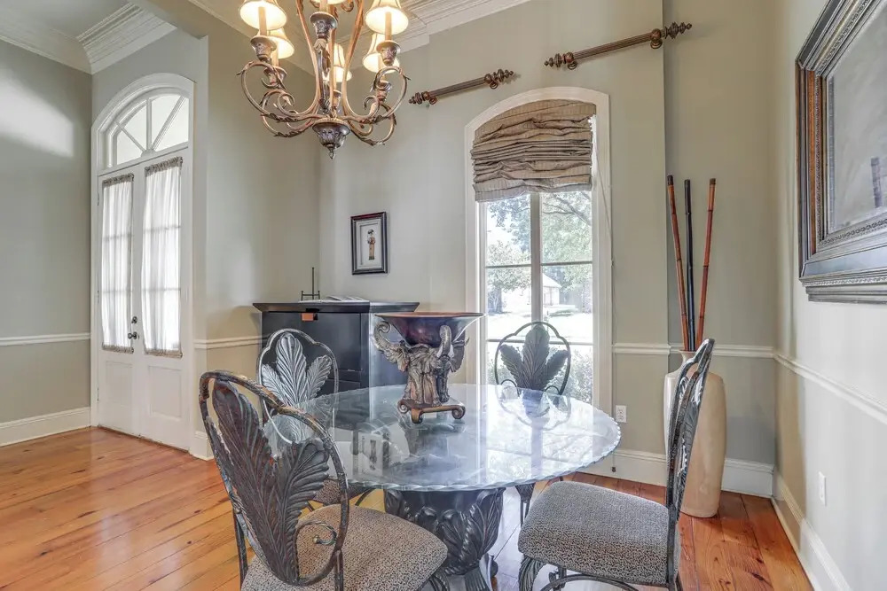 Easy Access to I-10: Family Home in Prairieville!